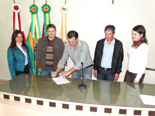 Câmara Municipal de Liberato Salzano, nomeia servidor aprovado em concurso público.