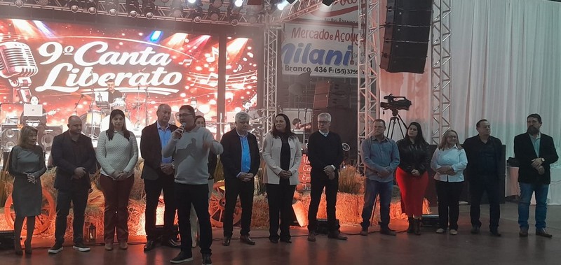 PRESIDENTE DA CÂMARA MUNICIPAL DE VEREADORES IDENO SPERANDIO E COLEGAS VEREADORES, PRESTIGIARAM A EDIÇÃO DO CANTA LIBERATO