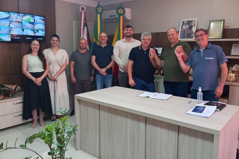 Presidente do Legislativo Ideno Sperandio, participa do ato de transmissão de cargo.