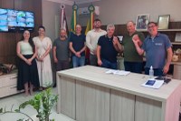 Presidente do Legislativo Ideno Sperandio, participa do ato de transmissão de cargo.