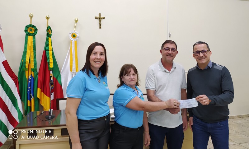 Vereador Ideno Sperandio realiza doação para APAE de Liberato Salzano