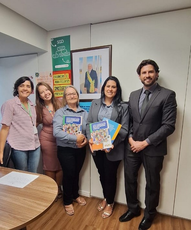 VEREADORA TAMARA SCORTEGANHA, PROTOCOLA PEDIDO DE VEICULO PARA O CONSELHO TUTELAR DE LIBERATO SALZANO.